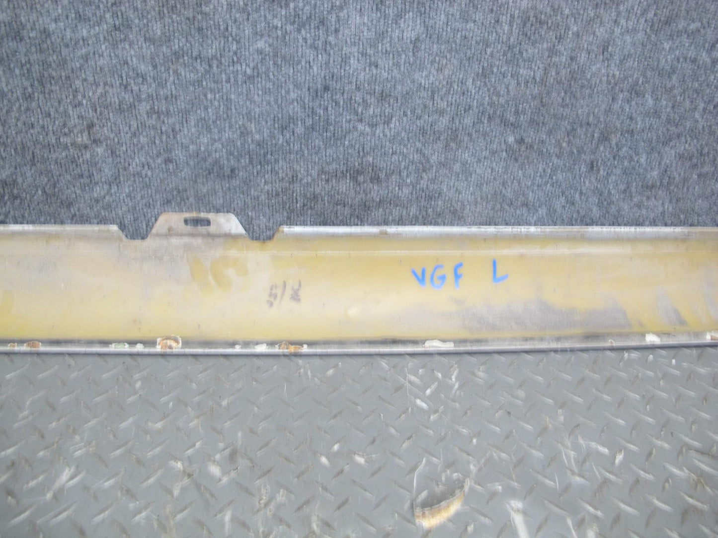 06-09 VW R32 2-DR Left & Right Side Skirt Rocker Panel Candy White w Retaine OEM