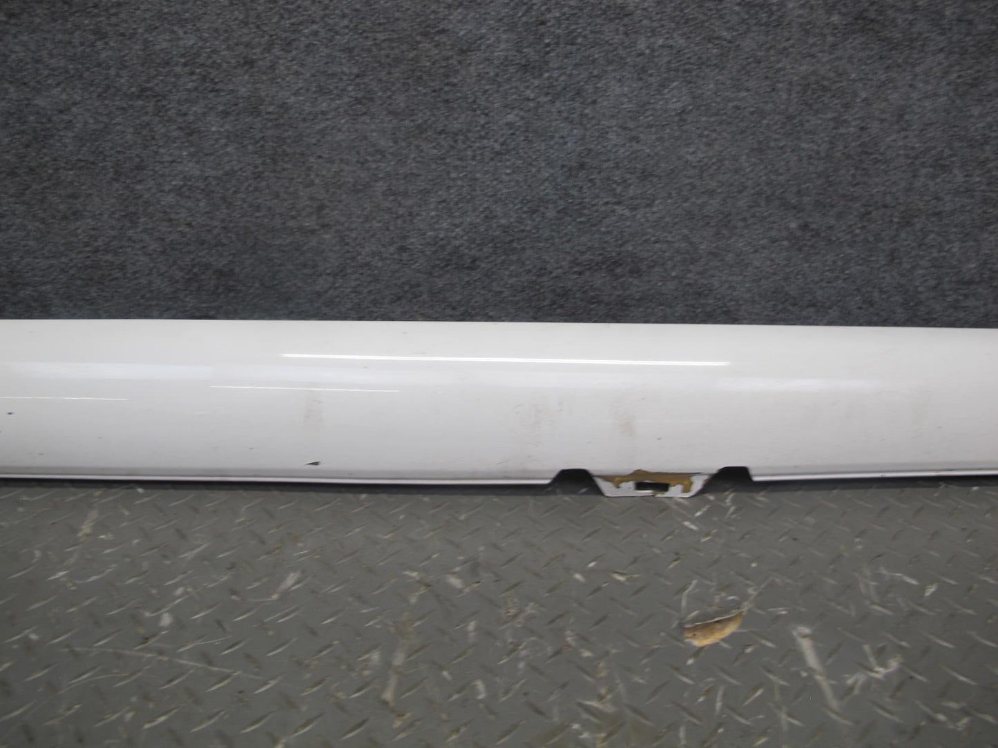 06-09 VW R32 2-DR Left & Right Side Skirt Rocker Panel Candy White w Retaine OEM