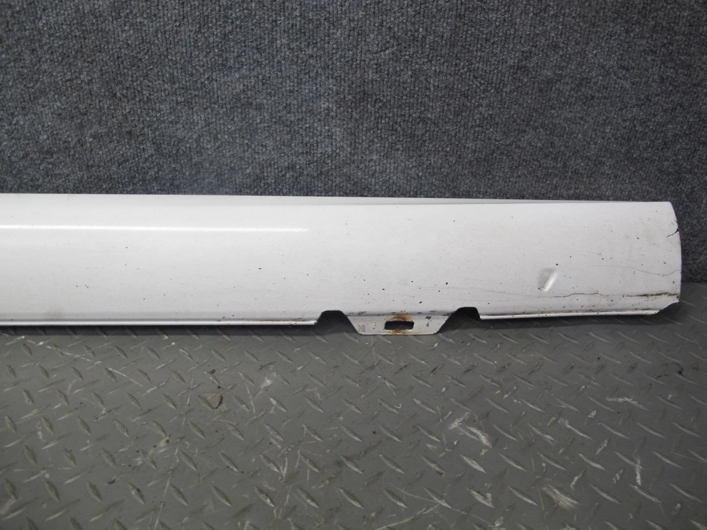 06-09 VW R32 2-DR Left & Right Side Skirt Rocker Panel Candy White w Retaine OEM
