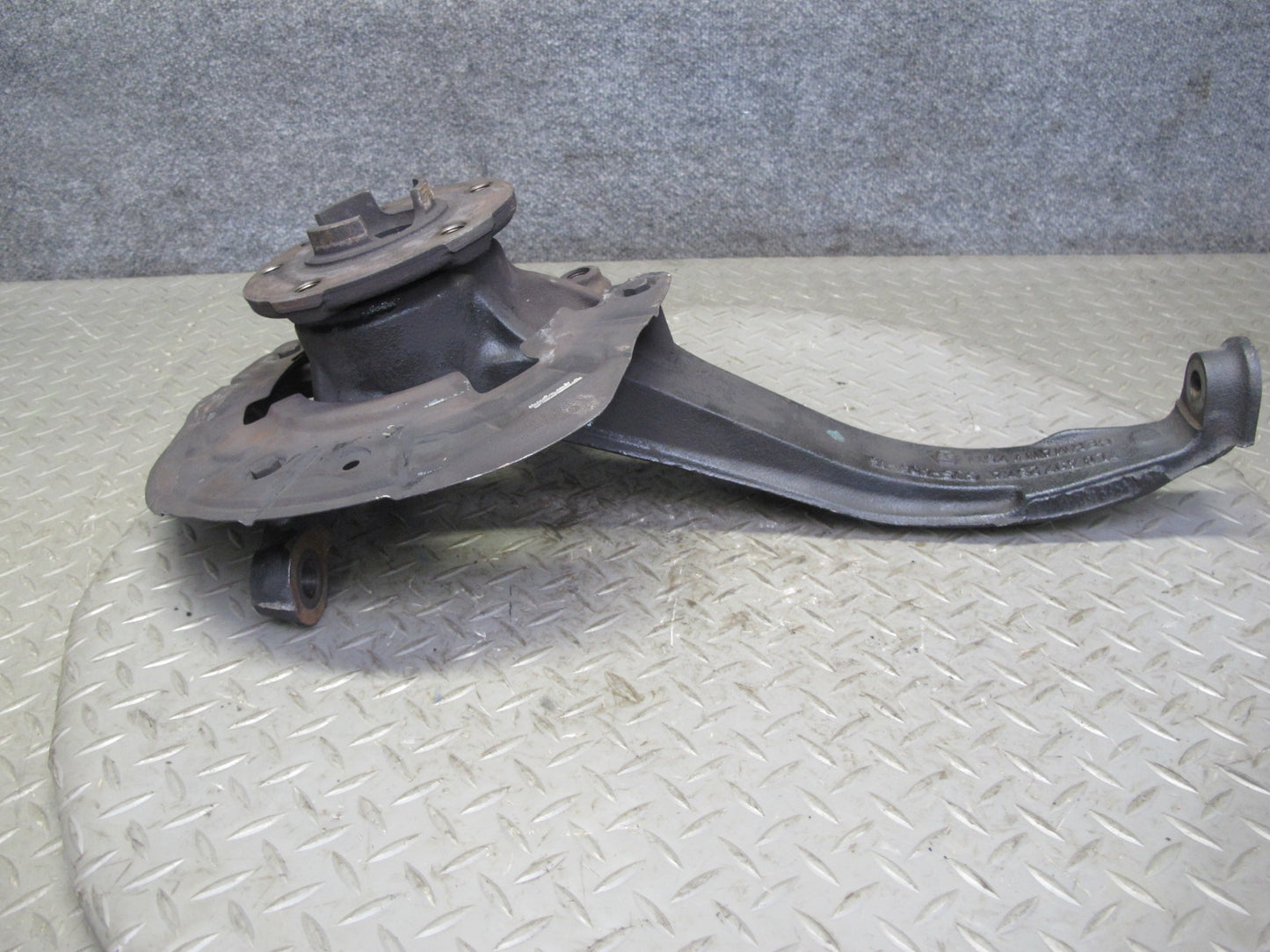 2003-2006 Porsche Cayenne 955 Turbo AWD Front Left Spindle Knuckle Wheel Hub