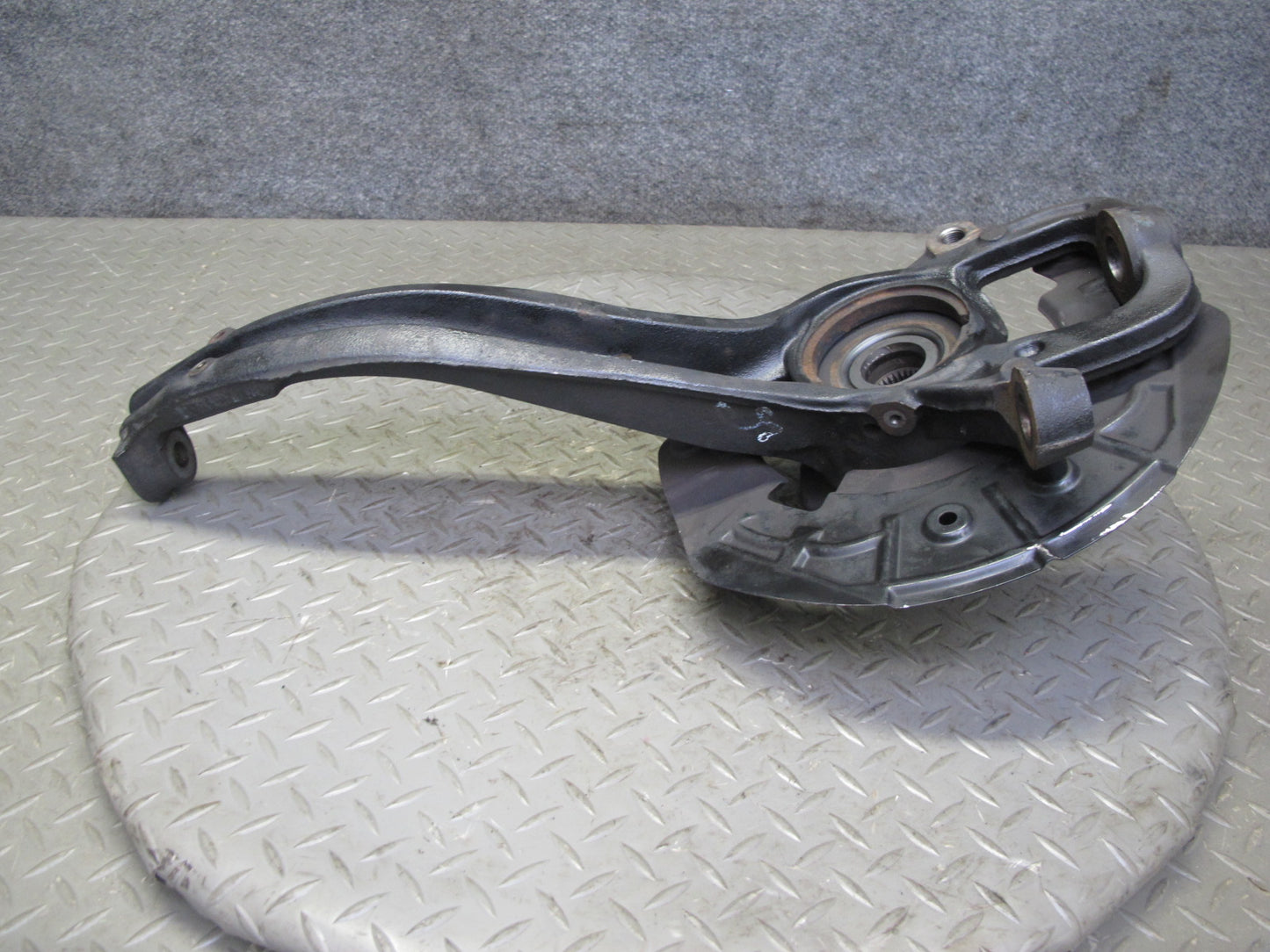 2003-2006 Porsche Cayenne 955 Turbo AWD Front Left Spindle Knuckle Wheel Hub