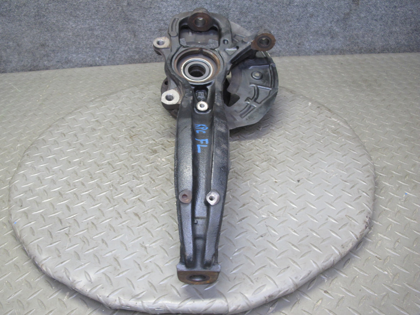 2003-2006 Porsche Cayenne 955 Turbo AWD Front Left Spindle Knuckle Wheel Hub