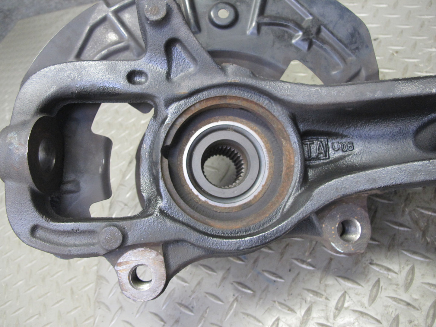 2003-2006 Porsche Cayenne 955 Turbo AWD Front Left Spindle Knuckle Wheel Hub