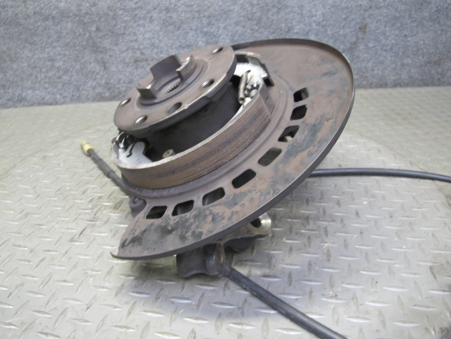 2003-2010 Porsche Cayenne 955 Turbo Rear Right Spindle Knuckle Wheel Hub Bearing