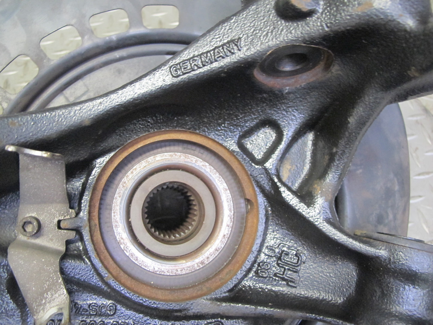 2003-2010 Porsche Cayenne 955 Turbo Rear Right Spindle Knuckle Wheel Hub Bearing