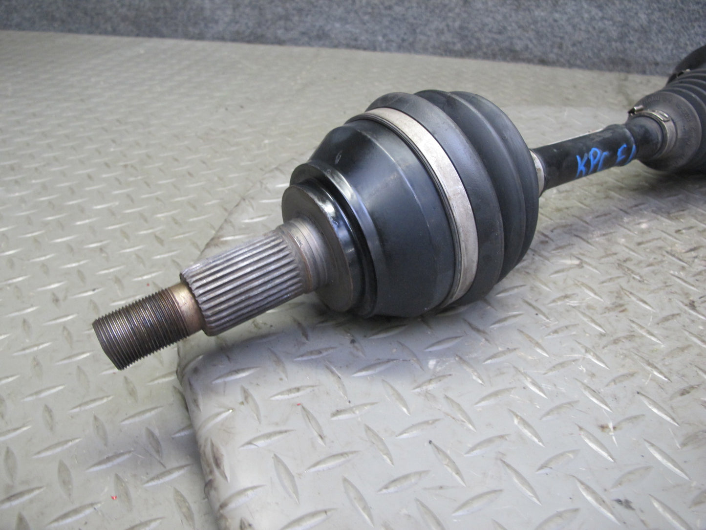 2006 Porsche Cayenne 955 Turbo Front Left Suspension Axle Shaft 7L0407271C
