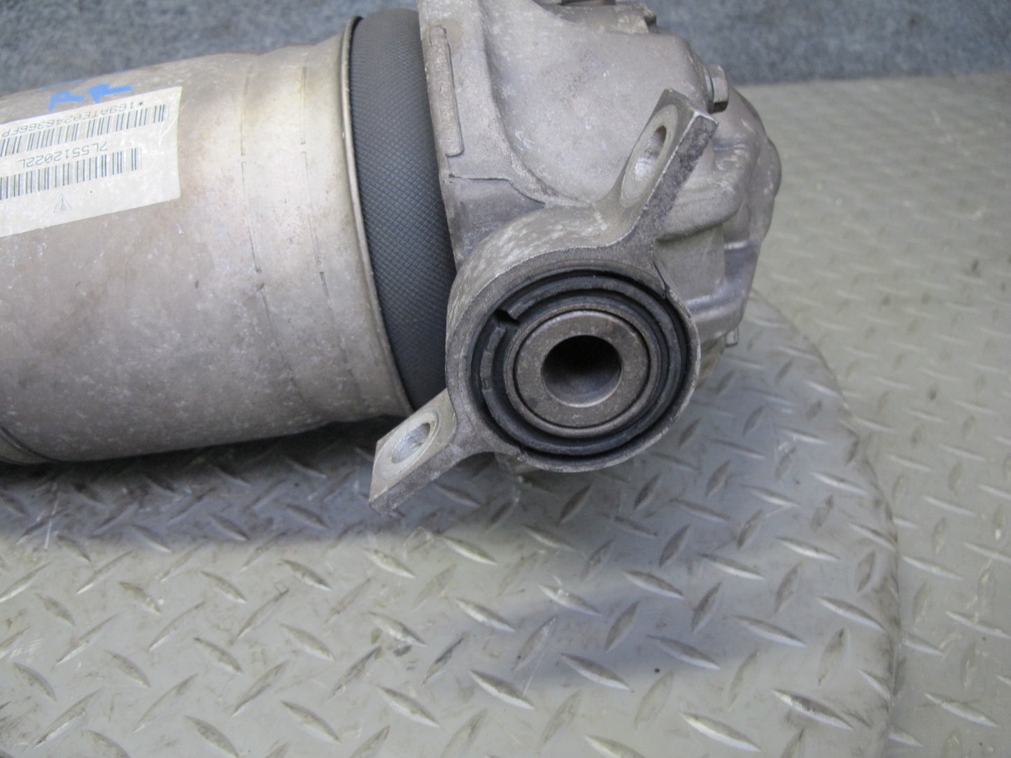 2003-2006 Porsche Cayenne 955 Turbo Rear Right Air Strut Shock Absorber