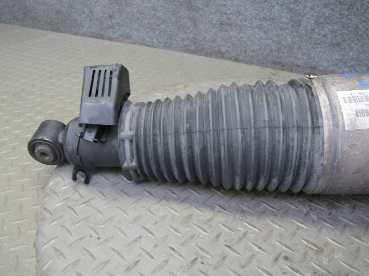 2003-2006 Porsche Cayenne 955 Turbo Rear Right Air Strut Shock Absorber