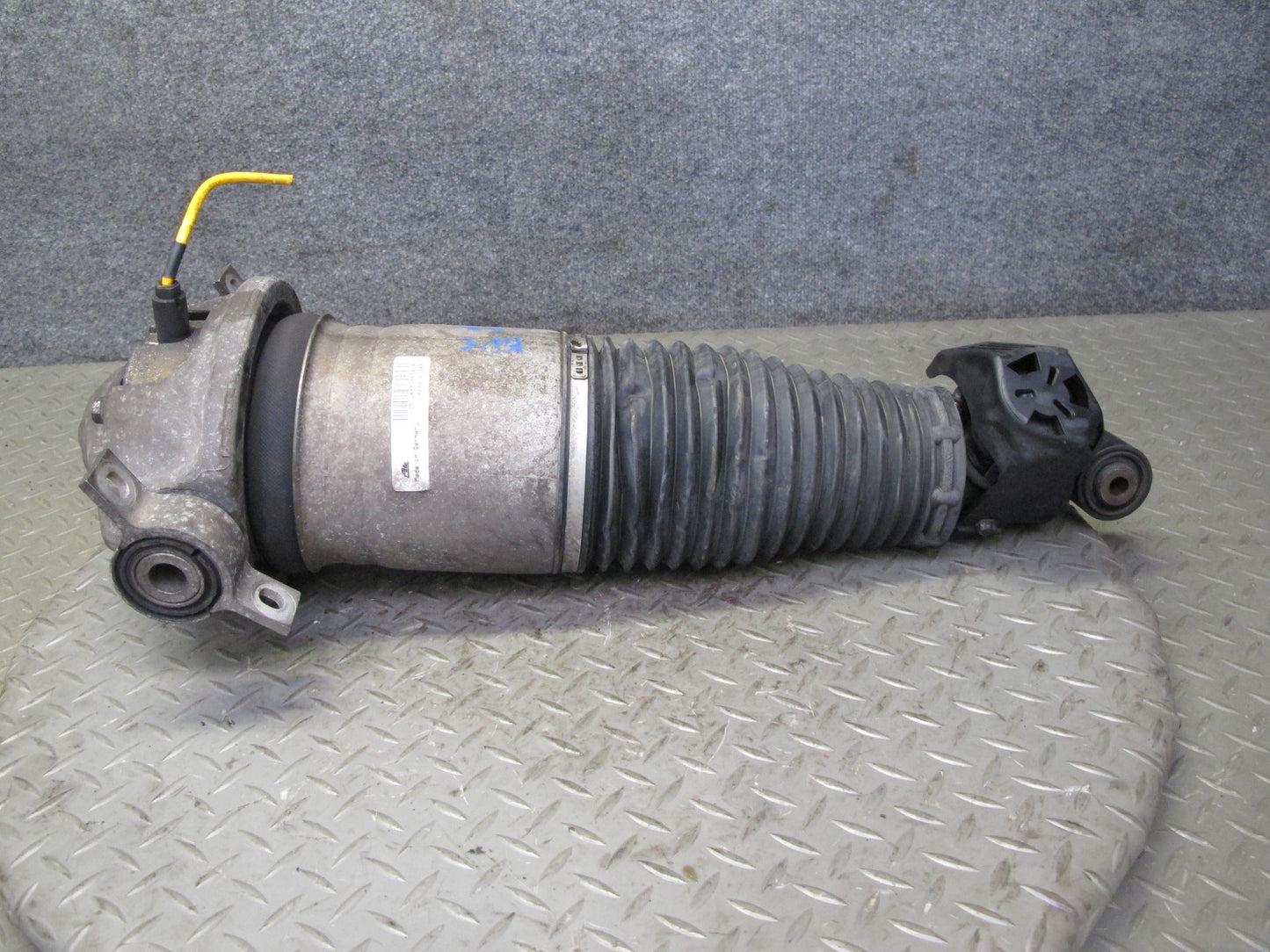 2003-2006 Porsche Cayenne 955 Turbo Rear Right Air Strut Shock Absorber