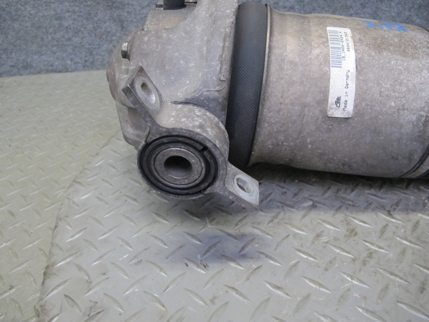 2003-2006 Porsche Cayenne 955 Turbo Rear Right Air Strut Shock Absorber
