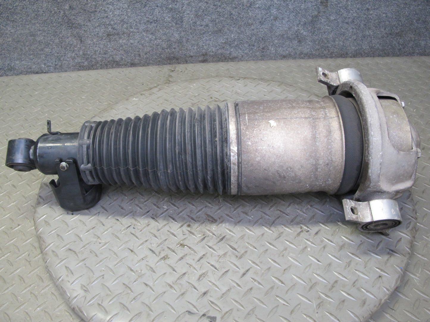2003-2006 Porsche Cayenne 955 Turbo Rear Right Air Strut Shock Absorber