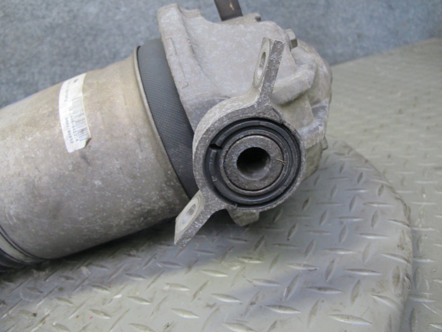 2003-2006 Porsche Cayenne 955 Turbo Rear Left Air Strut Shock Absorber
