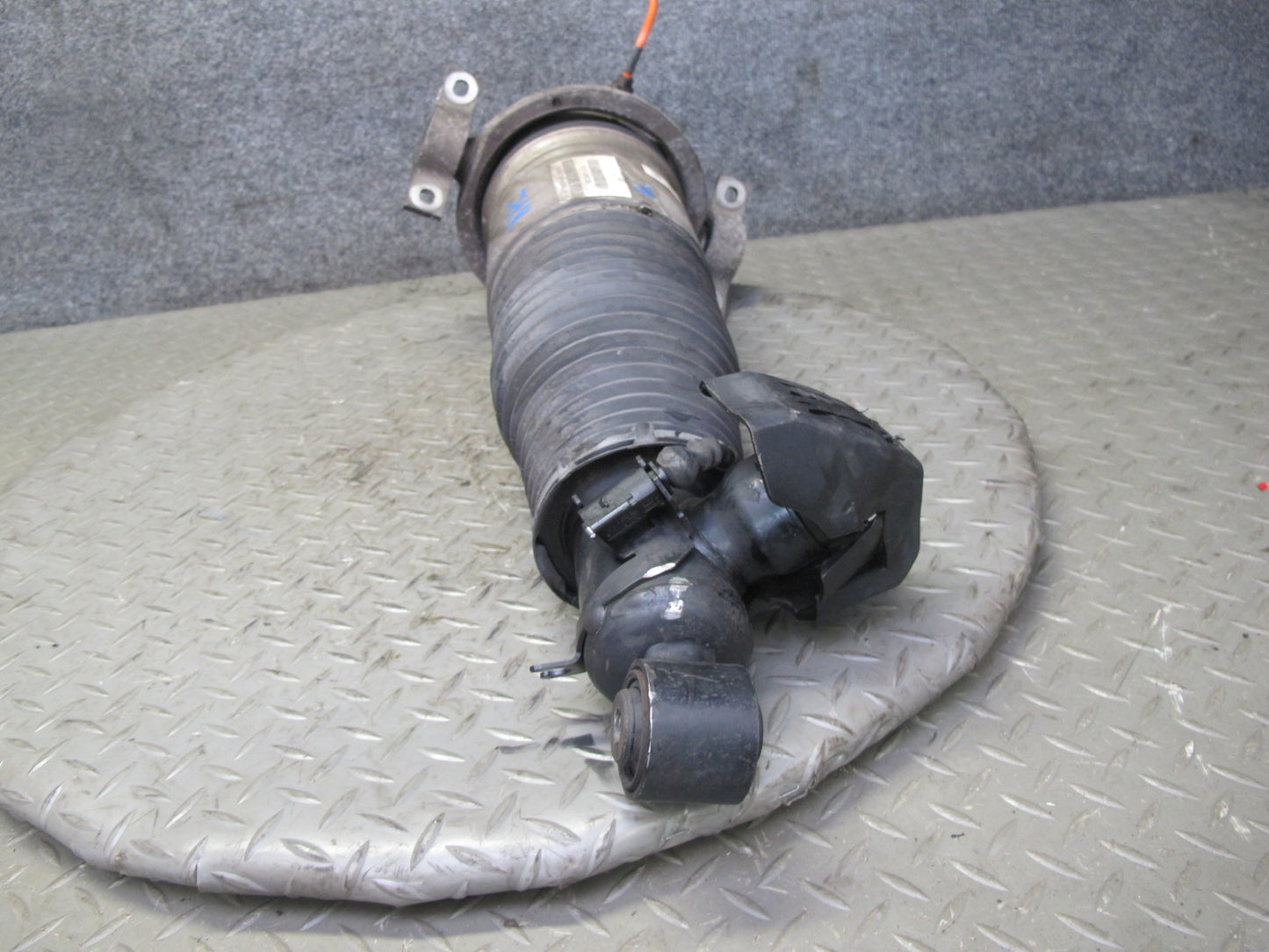 2003-2006 Porsche Cayenne 955 Turbo Rear Left Air Strut Shock Absorber