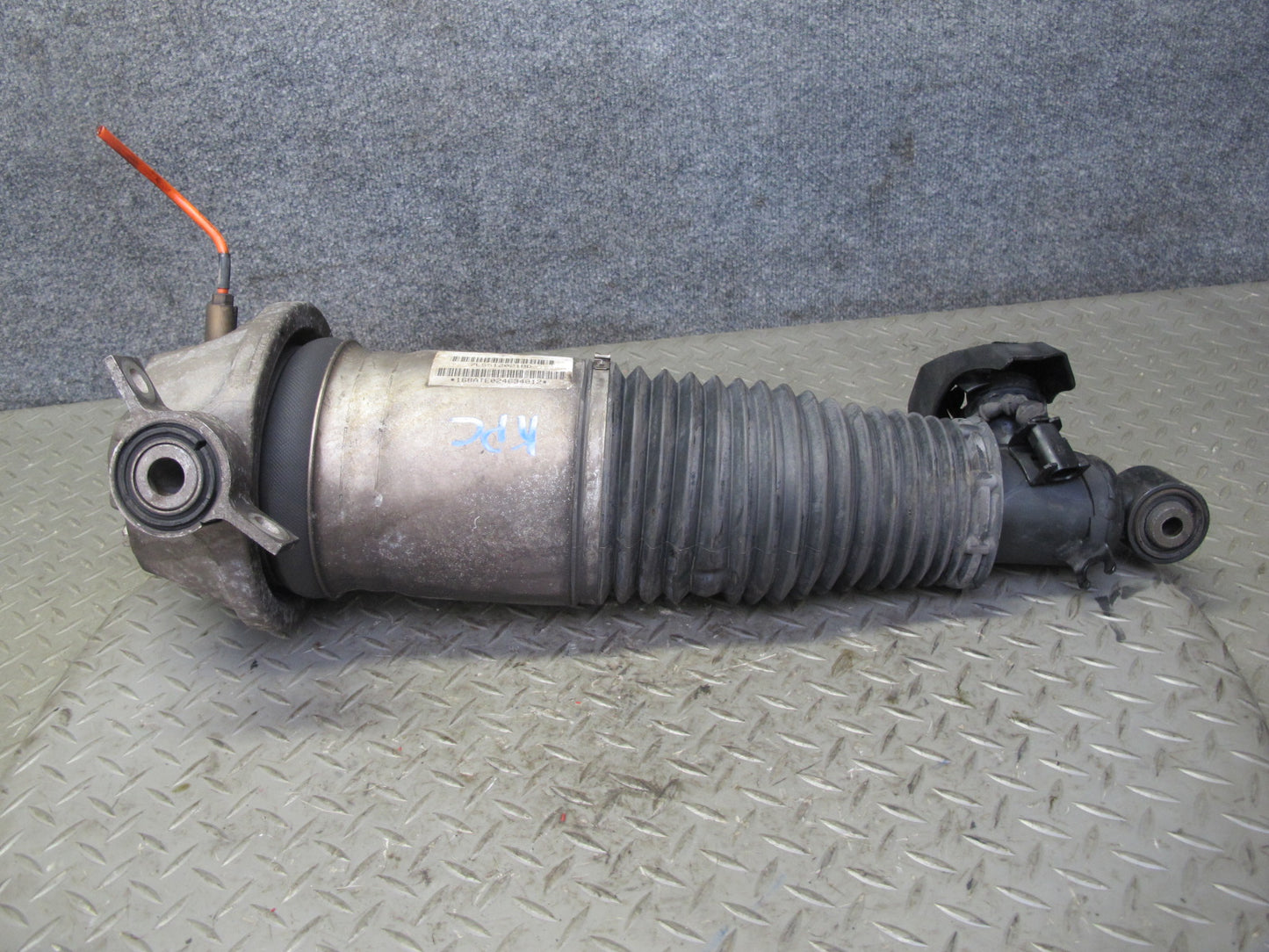 2003-2006 Porsche Cayenne 955 Turbo Rear Left Air Strut Shock Absorber