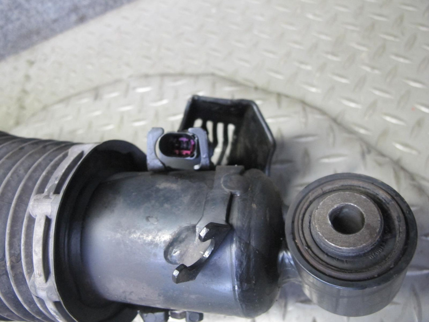 2003-2006 Porsche Cayenne 955 Turbo Rear Left Air Strut Shock Absorber