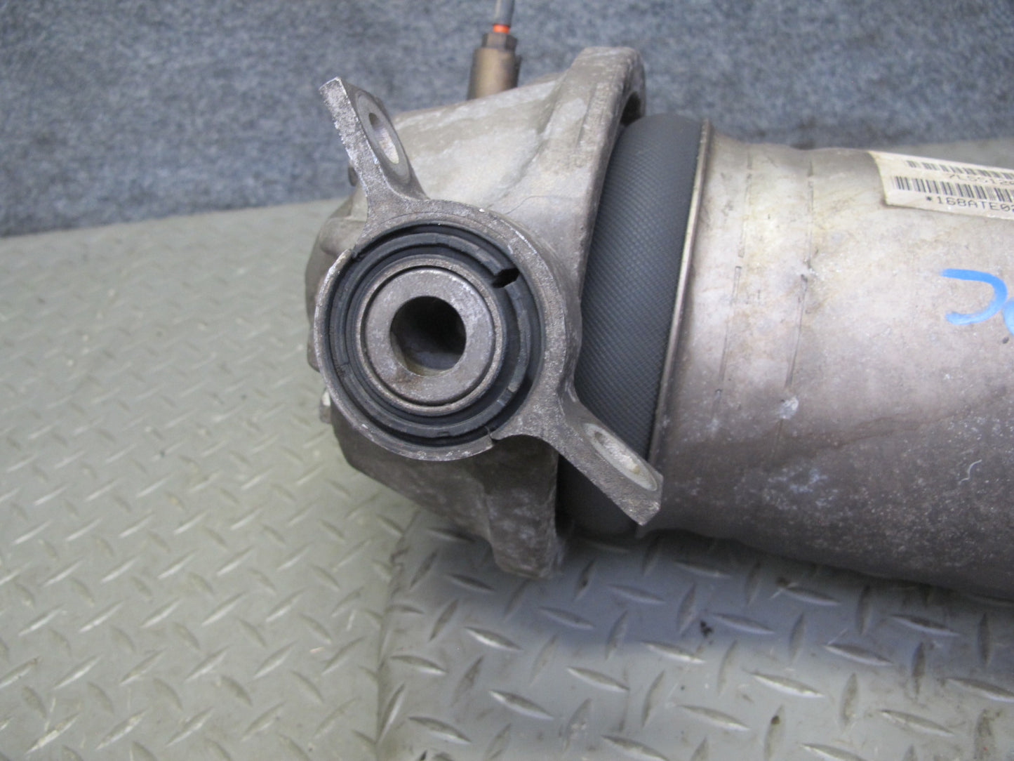 2003-2006 Porsche Cayenne 955 Turbo Rear Left Air Strut Shock Absorber