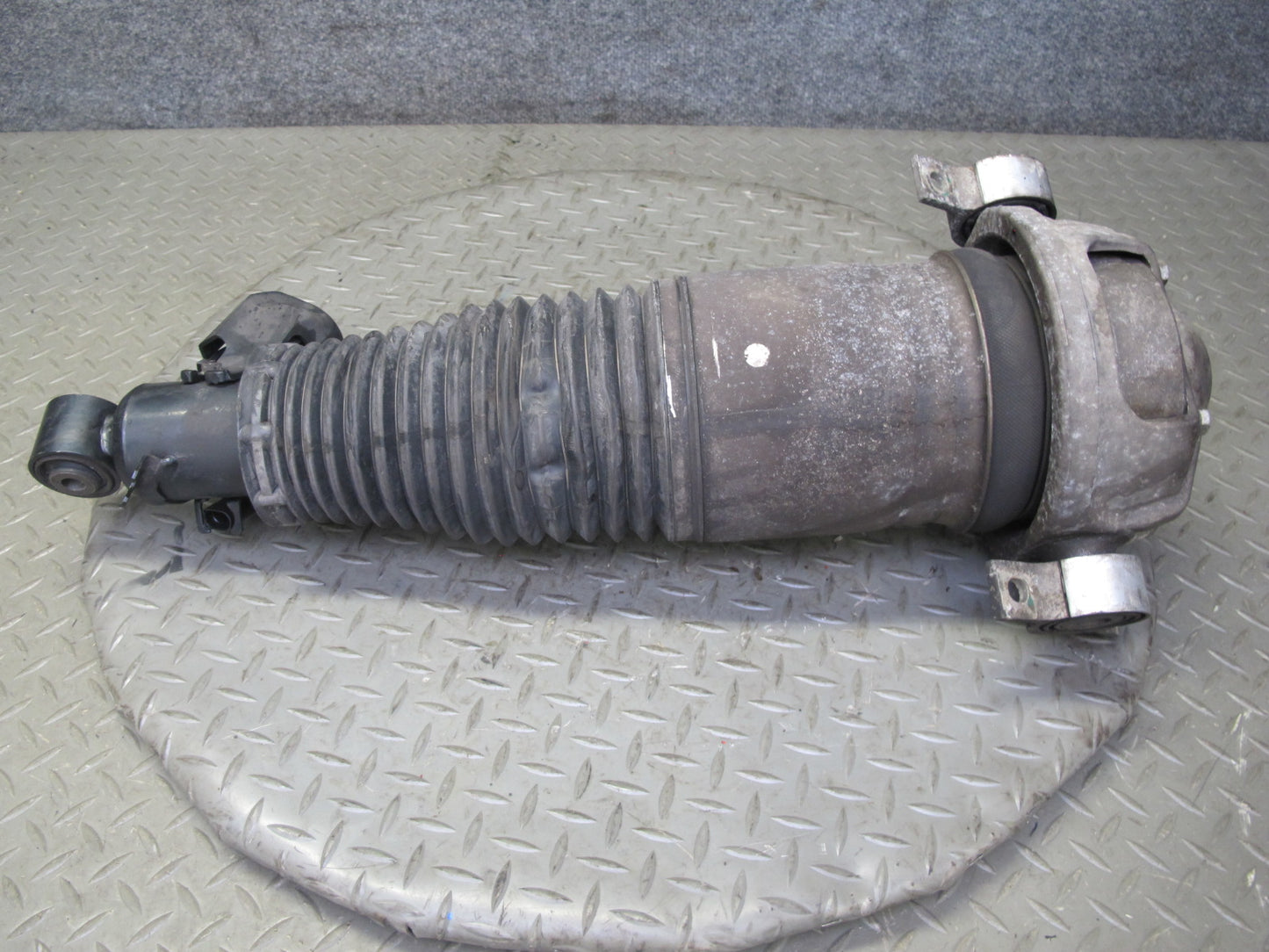 2003-2006 Porsche Cayenne 955 Turbo Rear Left Air Strut Shock Absorber
