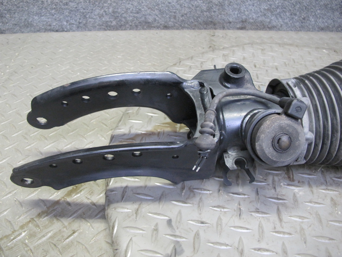 2005-2006 Porsche Cayenne 955 Turbo Front Right Air Strut Shock Absorber