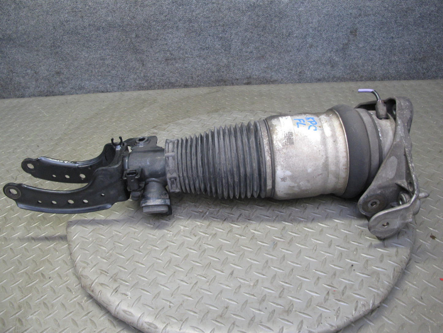 2005-2006 Porsche Cayenne 955 Turbo Front Left Air Strut Shock Absorber