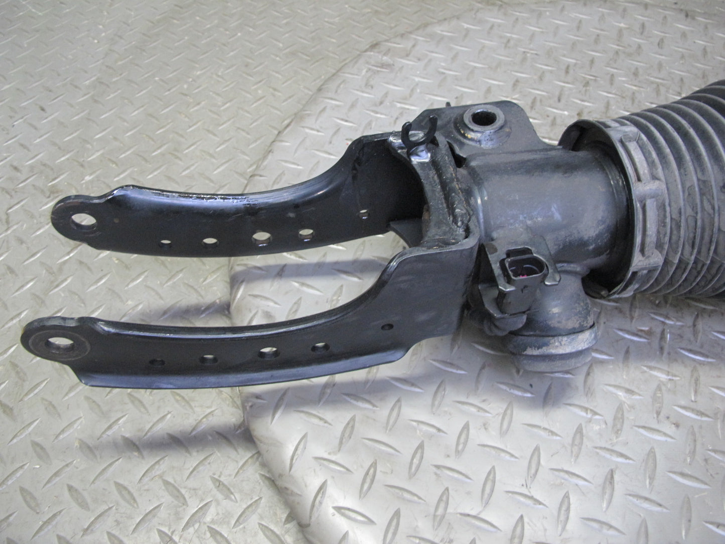 2005-2006 Porsche Cayenne 955 Turbo Front Left Air Strut Shock Absorber
