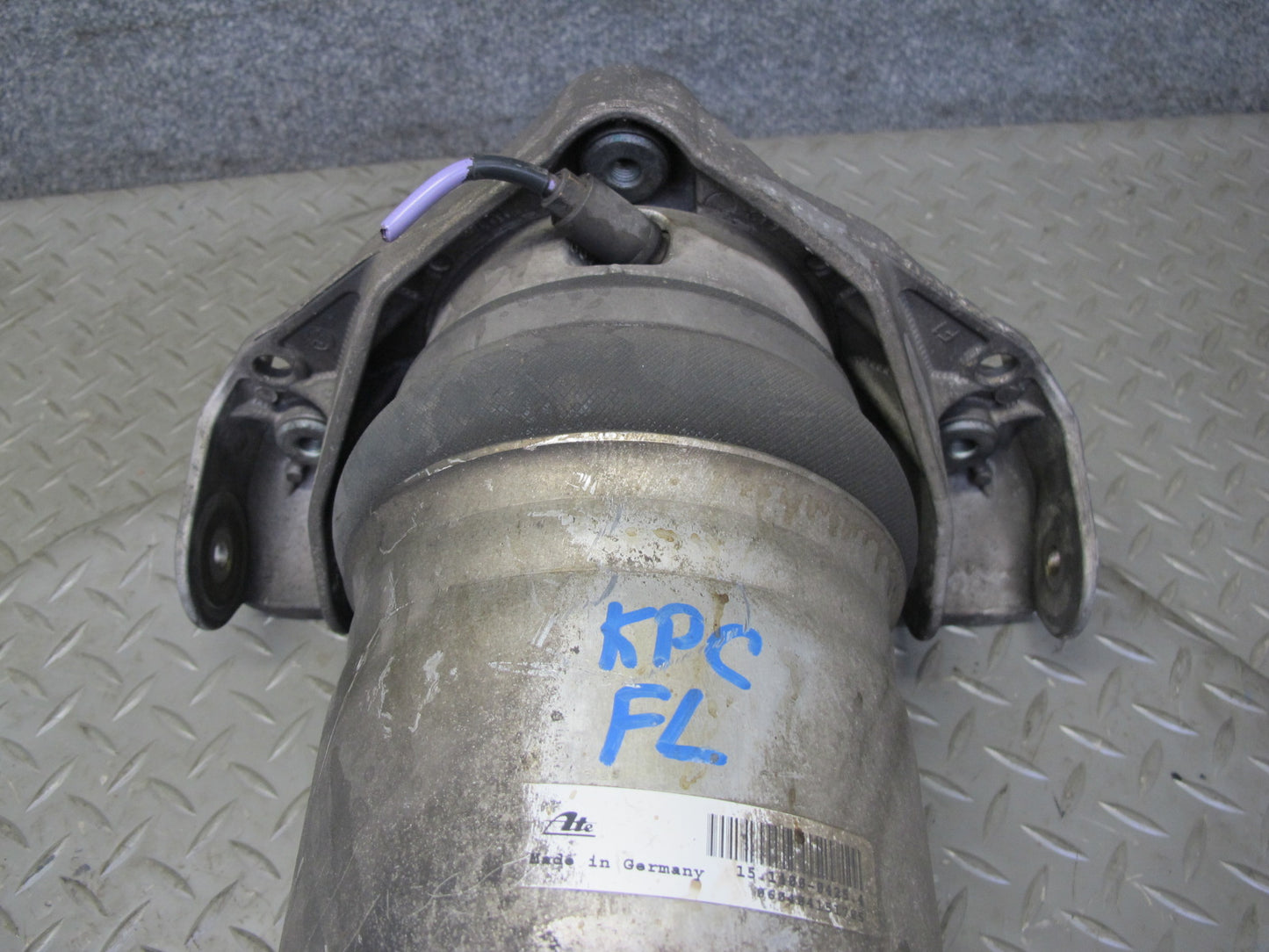 2005-2006 Porsche Cayenne 955 Turbo Front Left Air Strut Shock Absorber