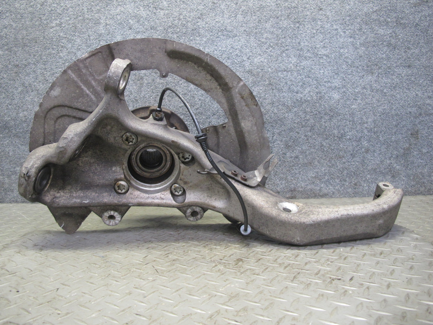 2014-2018 BMW F15 X5 AWD Front Right Spindle Knuckle Wheel Hub Bearing 6773784