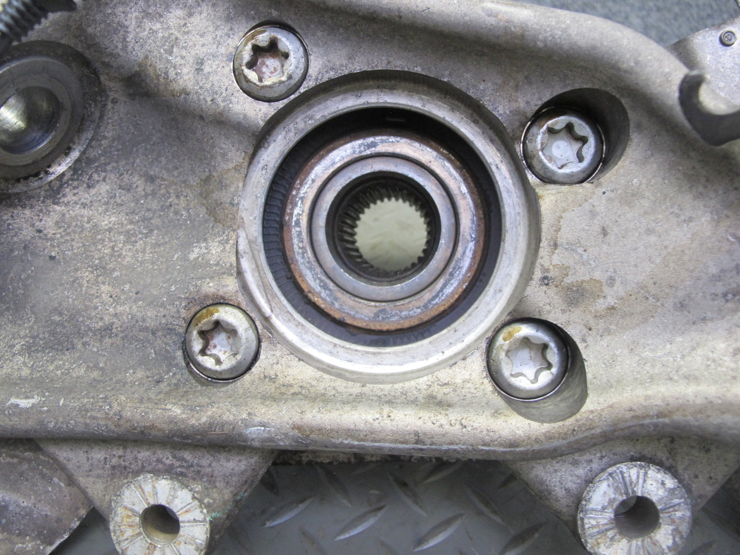 2014-2018 BMW F15 X5 AWD Front Right Spindle Knuckle Wheel Hub Bearing 6773784