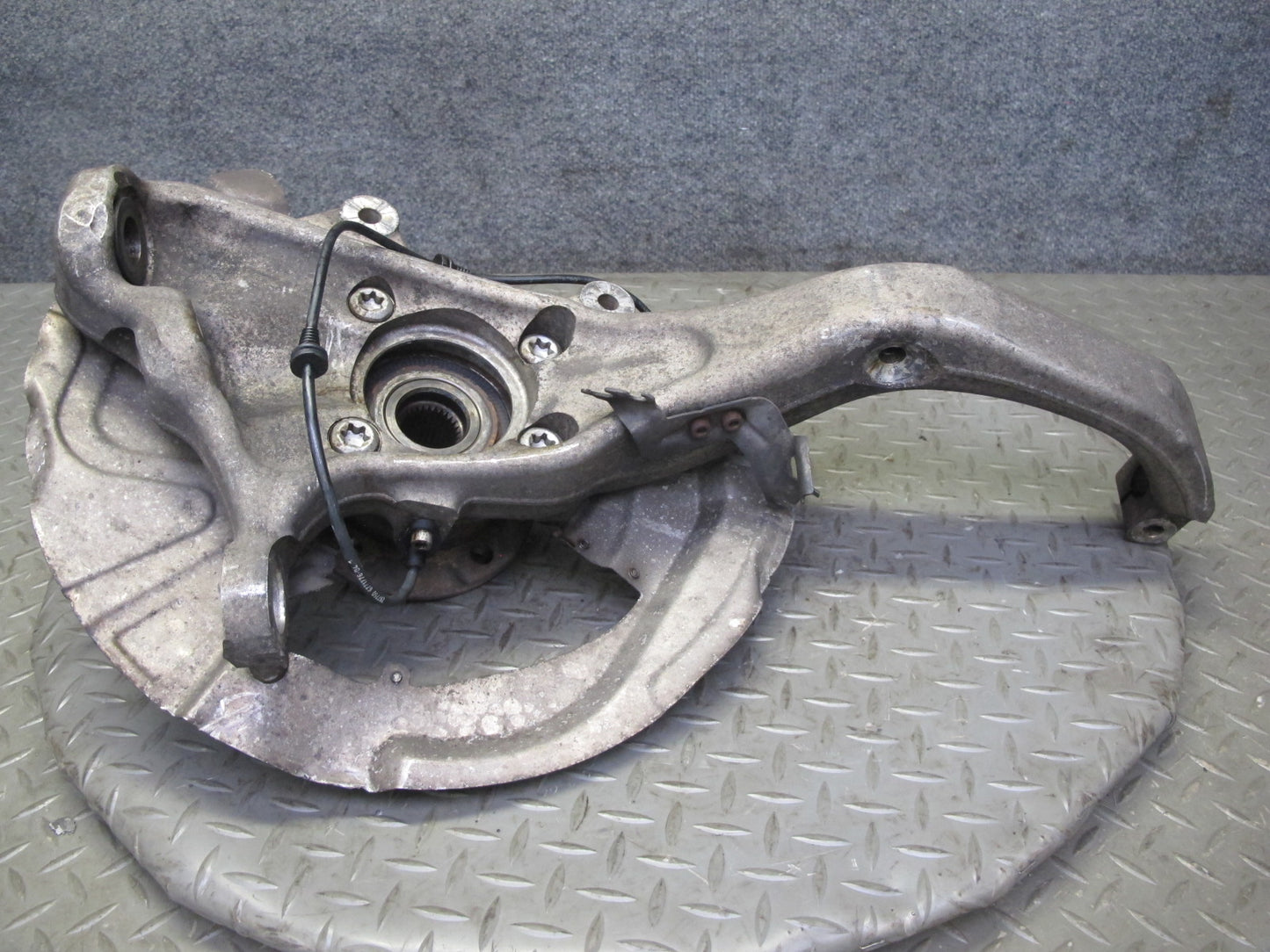 2014-2018 BMW F15 X5 AWD Front Left Spindle Knuckle Wheel Hub Bearing 6773783