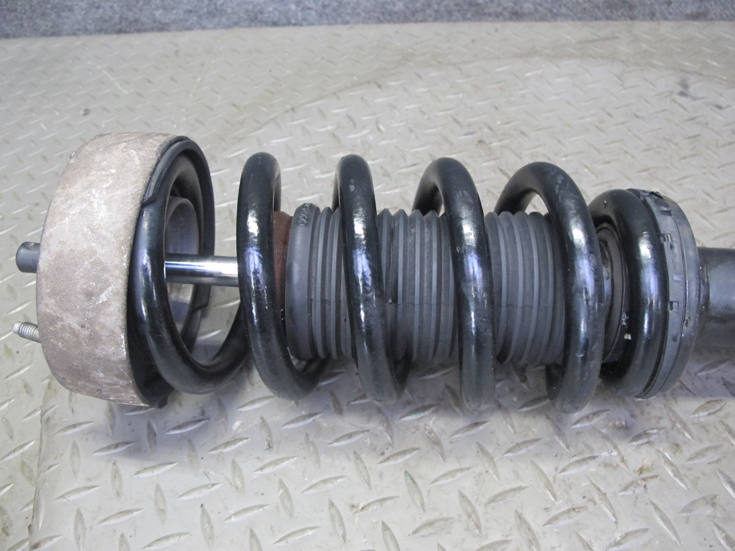 2014-2018 BMW F15 X5 AWD Front Left & Right Strut Shock Absorber Set of 2