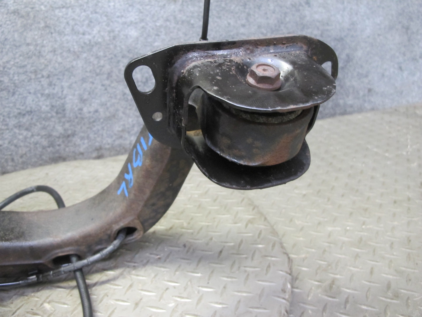 01-06 BMW E46 330i 330Ci RWD Rear Left Knuckle Wheel Hub Trailing Arm 123K OEM
