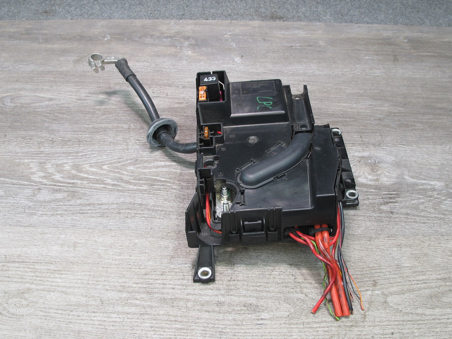 2008-2010 Porsche Cayenne 957 Main Fuse Relay Junction Box w Negative Cable