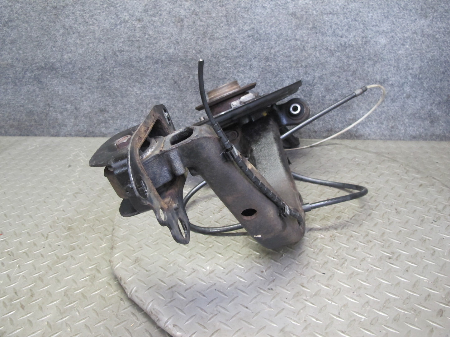 01-06 BMW E46 330i 330Ci RWD Rear Left Knuckle Wheel Hub Trailing Arm 123K OEM