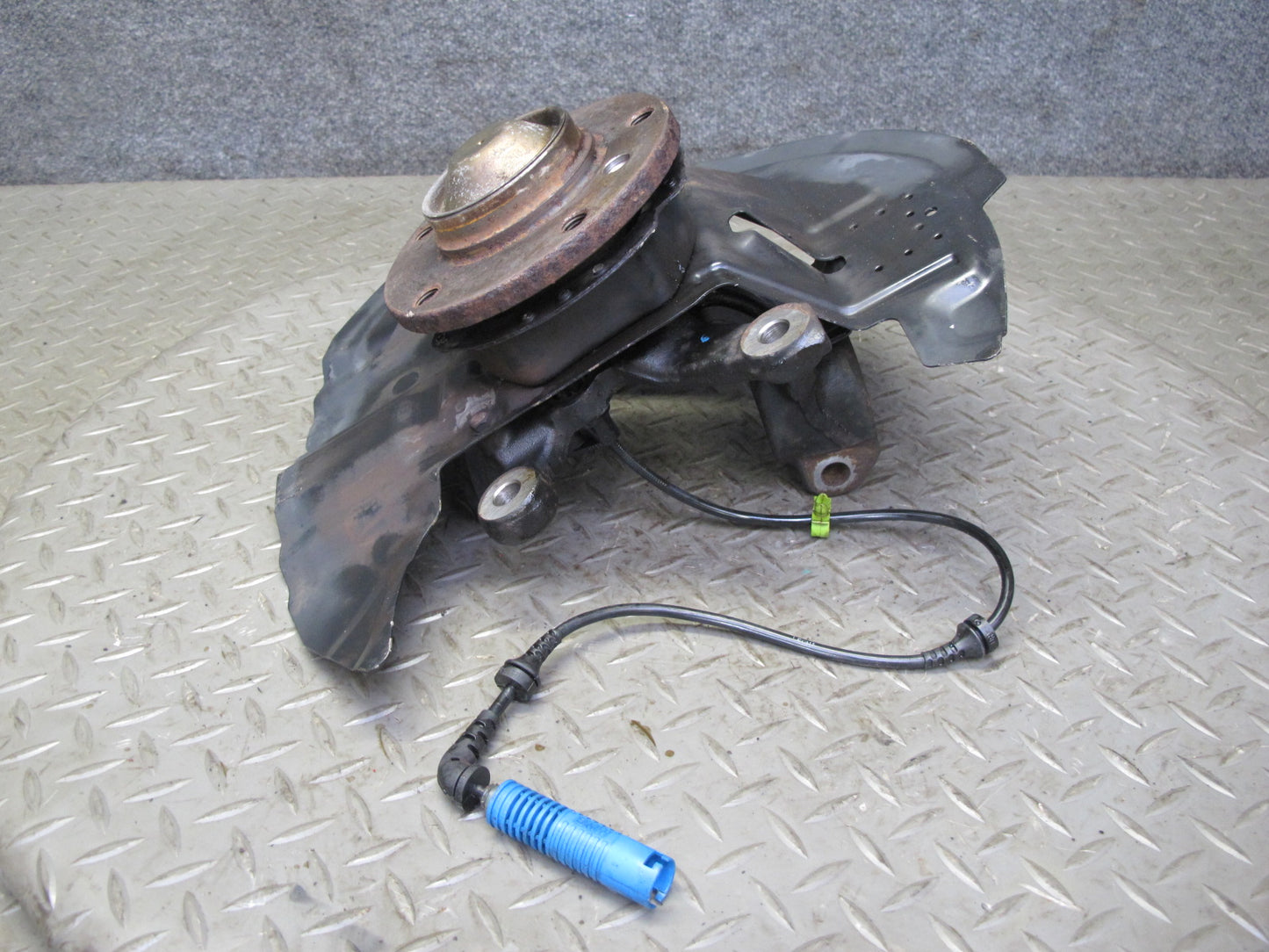 02-06 BMW E46 330i 330Ci Front Left Spindle Knuckle Wheel Hub Bearing OEM