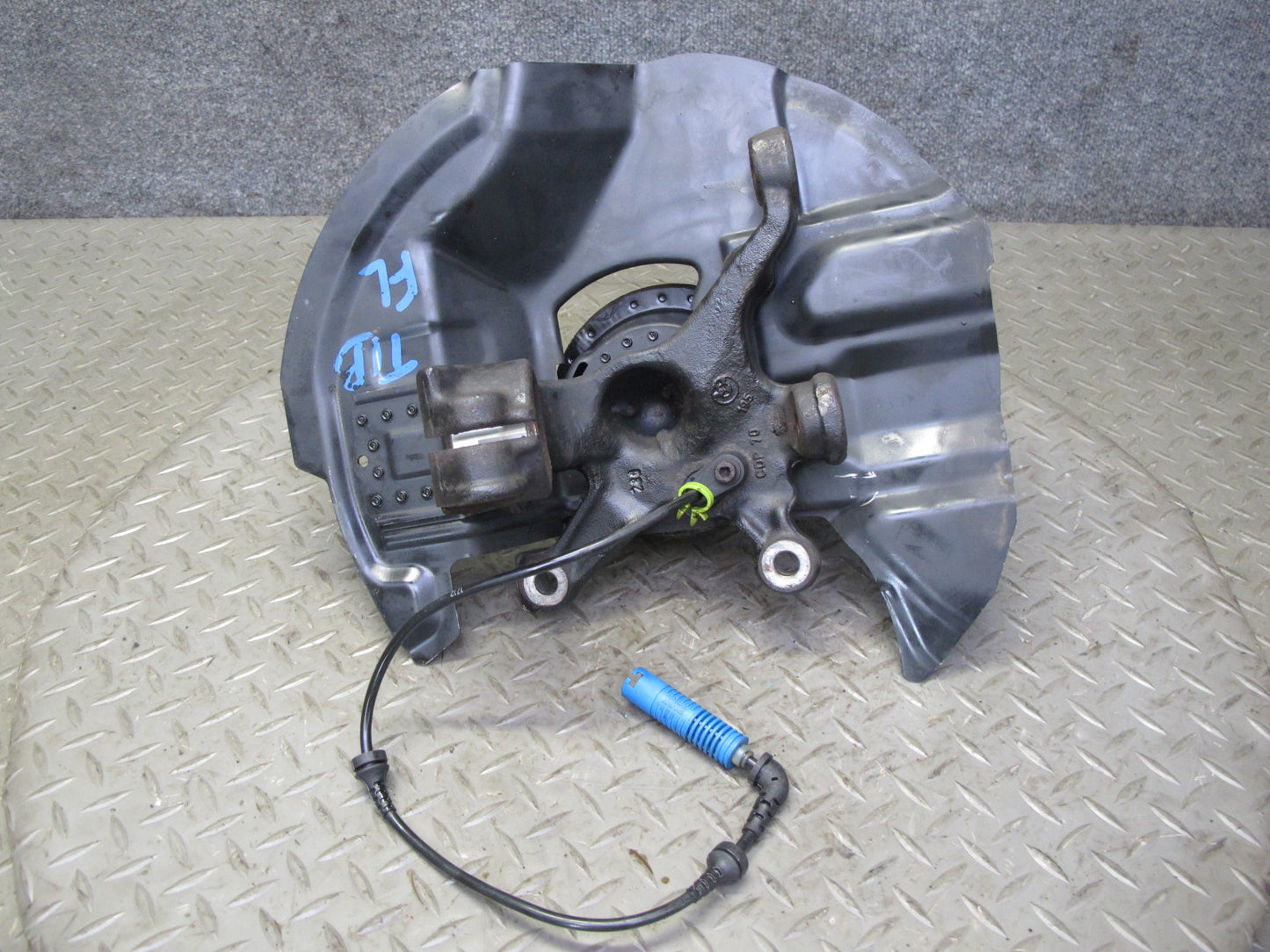 02-06 BMW E46 330i 330Ci Front Left Spindle Knuckle Wheel Hub Bearing OEM