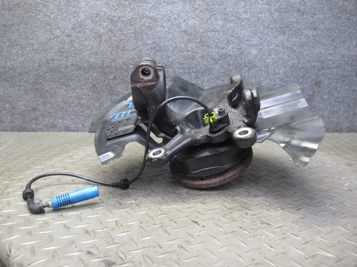 02-06 BMW E46 330i 330Ci Front Left Spindle Knuckle Wheel Hub Bearing OEM