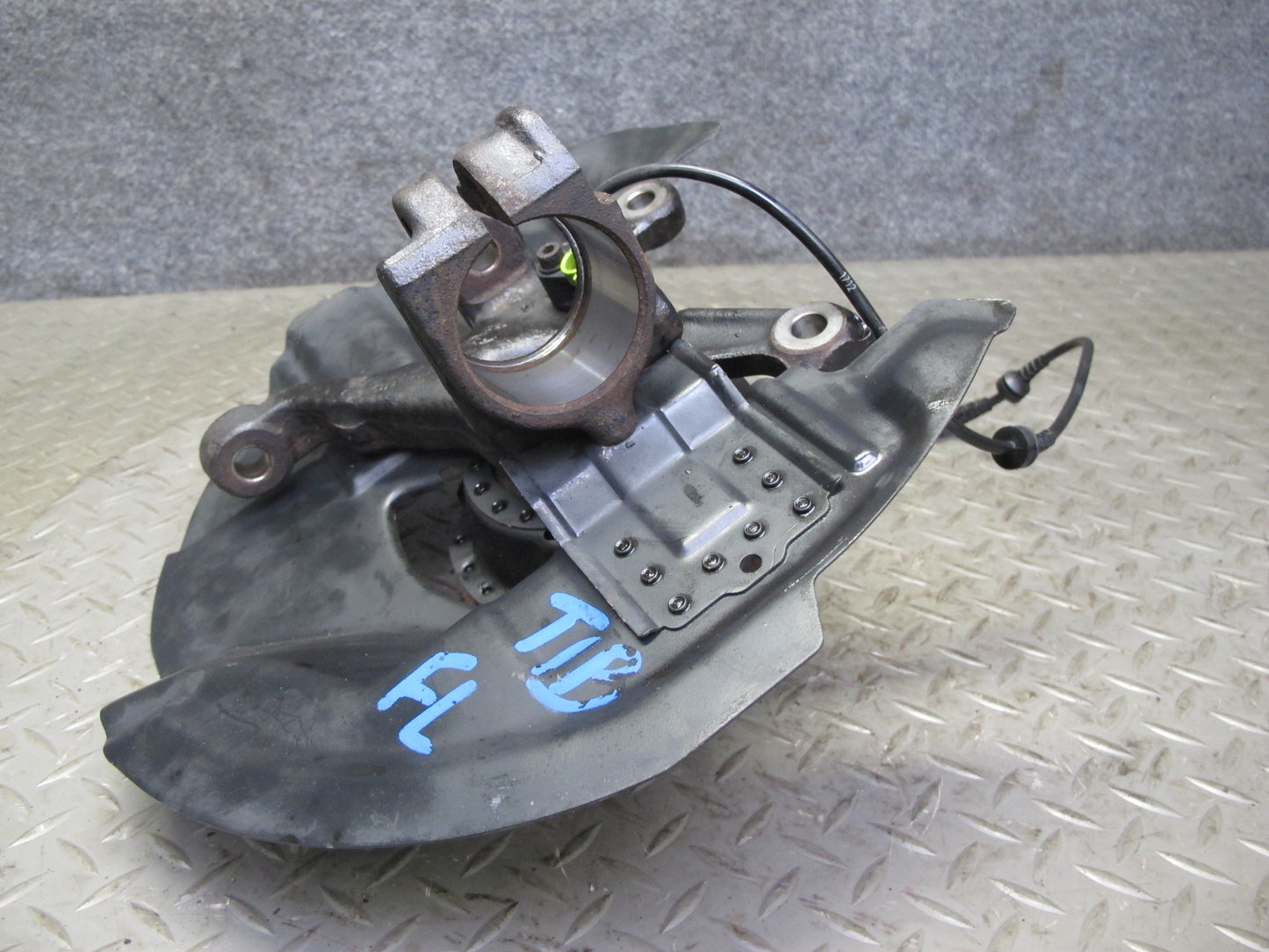 02-06 BMW E46 330i 330Ci Front Left Spindle Knuckle Wheel Hub Bearing OEM
