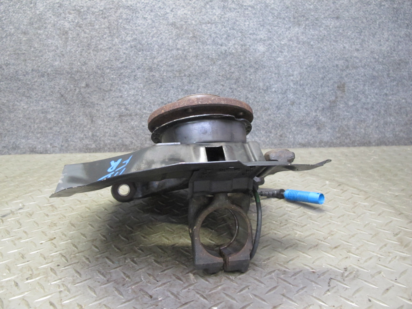 02-06 BMW E46 330i 330Ci RWD Front Right Spindle Knuckle Wheel Hub Bearing OEM