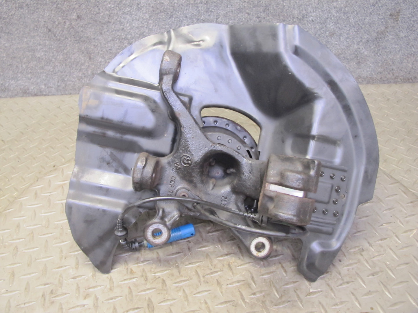 02-06 BMW E46 330i 330Ci RWD Front Right Spindle Knuckle Wheel Hub Bearing OEM