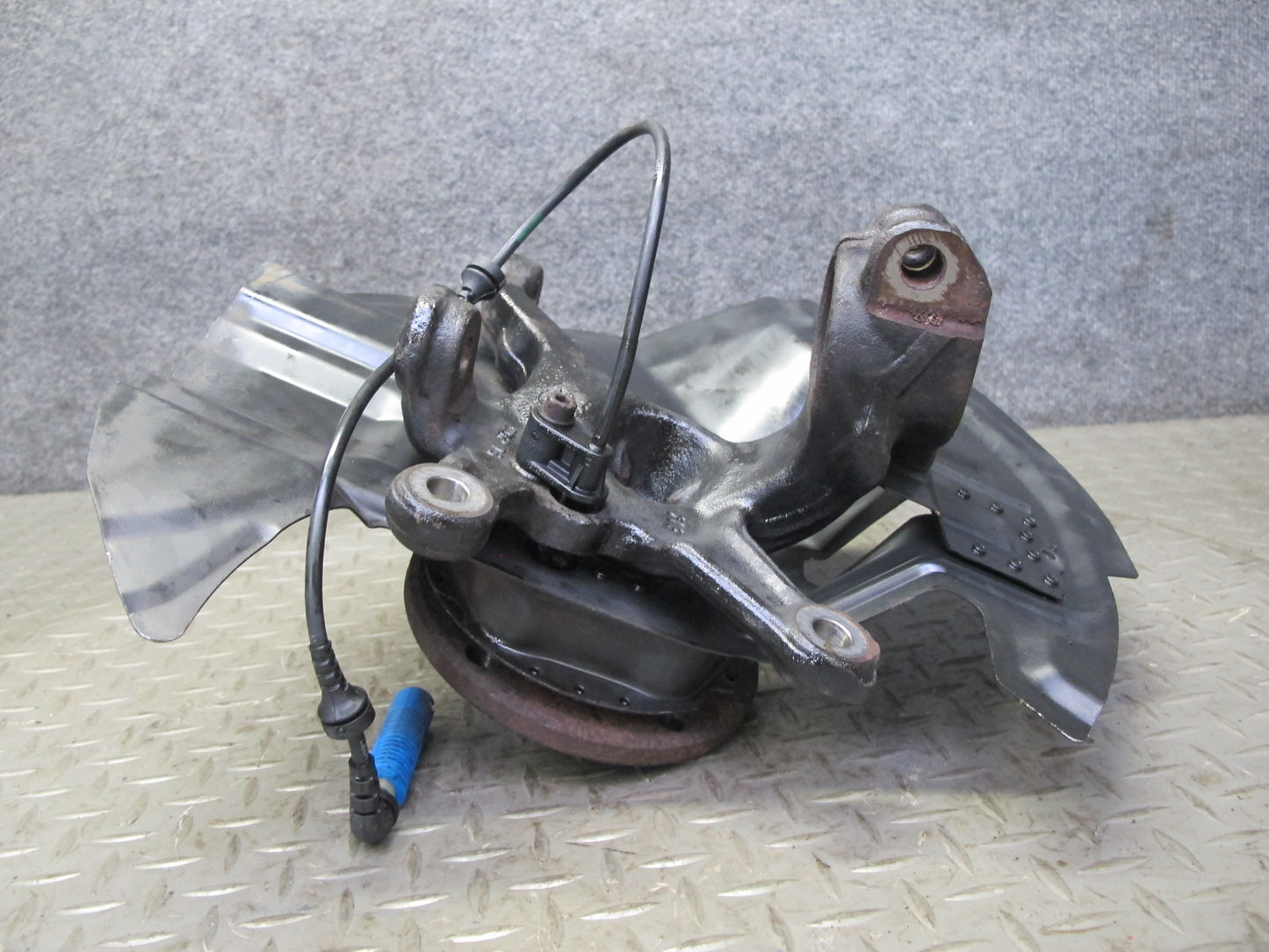 02-06 BMW E46 330i 330Ci RWD Front Right Spindle Knuckle Wheel Hub Bearing OEM