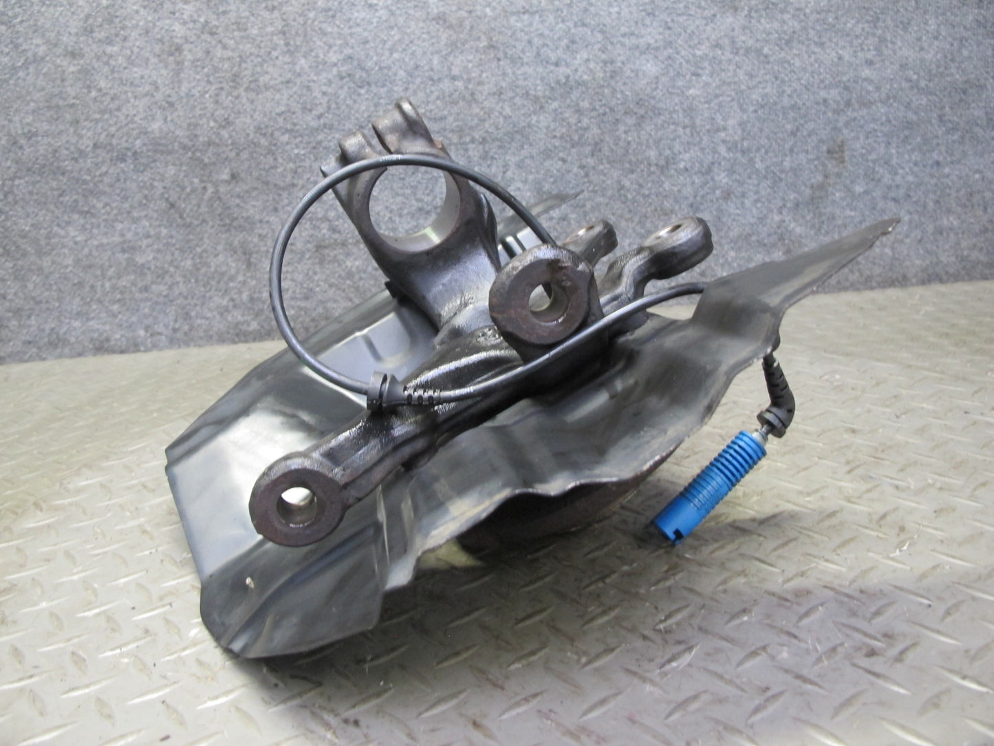 02-06 BMW E46 330i 330Ci RWD Front Right Spindle Knuckle Wheel Hub Bearing OEM