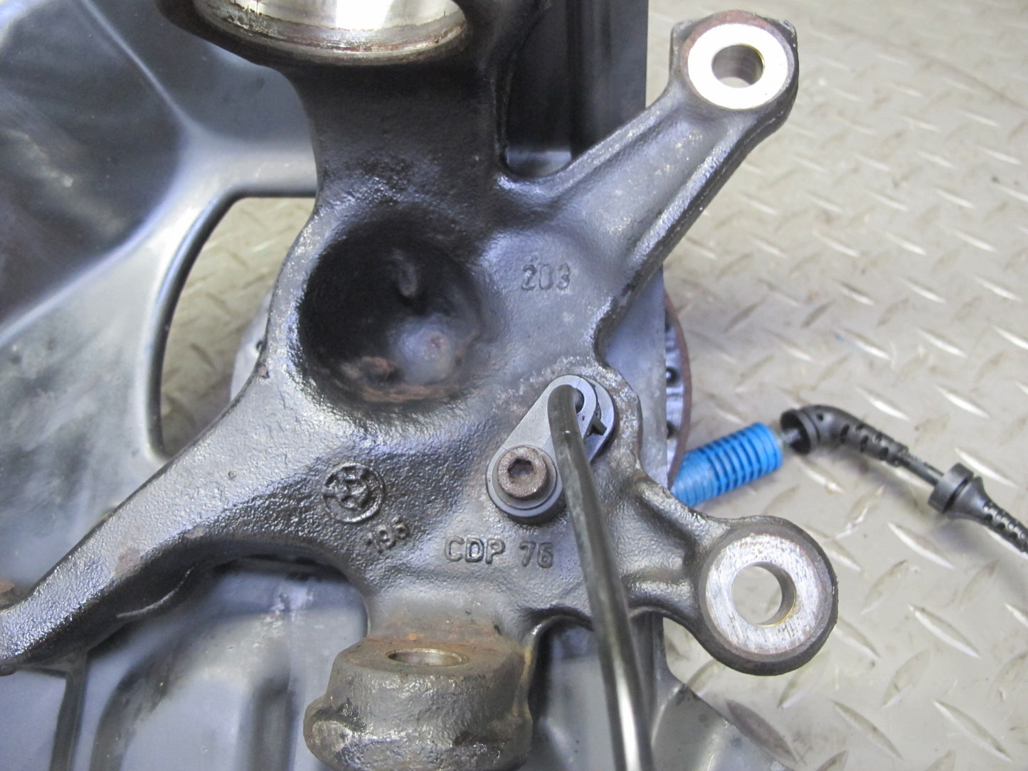 02-06 BMW E46 330i 330Ci RWD Front Right Spindle Knuckle Wheel Hub Bearing OEM