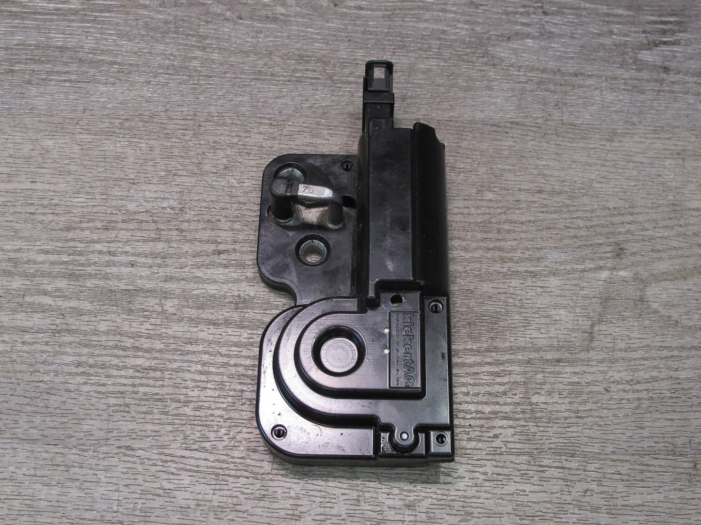 2008-2010 Porsche Cayenne 957 Rear Trunk Lid Lock Latch Actuator 7L0827511C