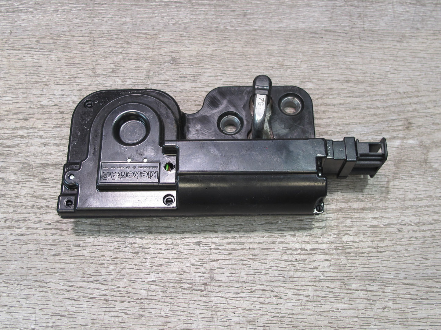 2008-2010 Porsche Cayenne 957 Rear Trunk Lid Lock Latch Actuator 7L0827511C
