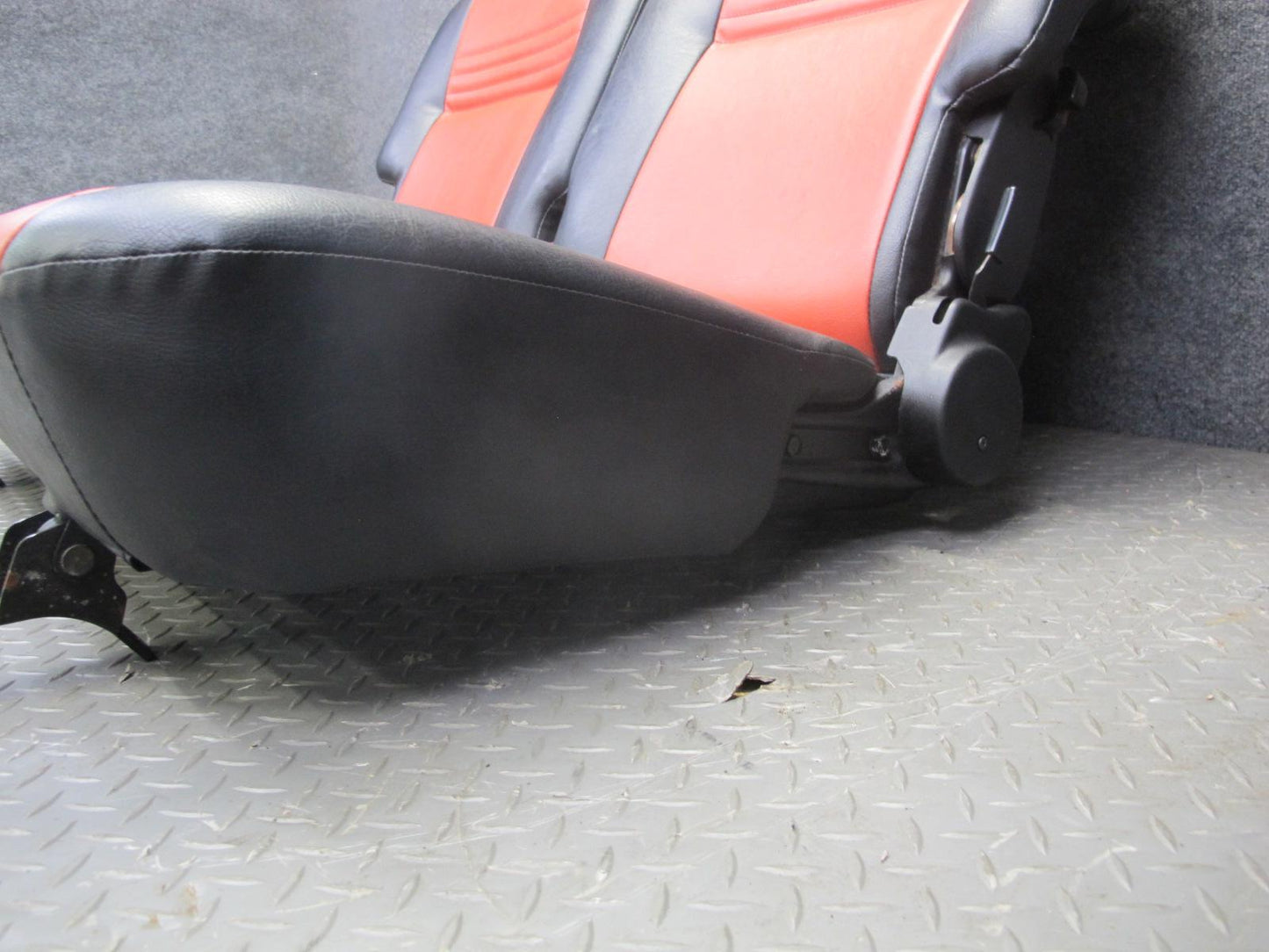 99-01 Isuzu Vehicross Front & Rear Recaro Sport Leather Seat Set Black & RED OEM
