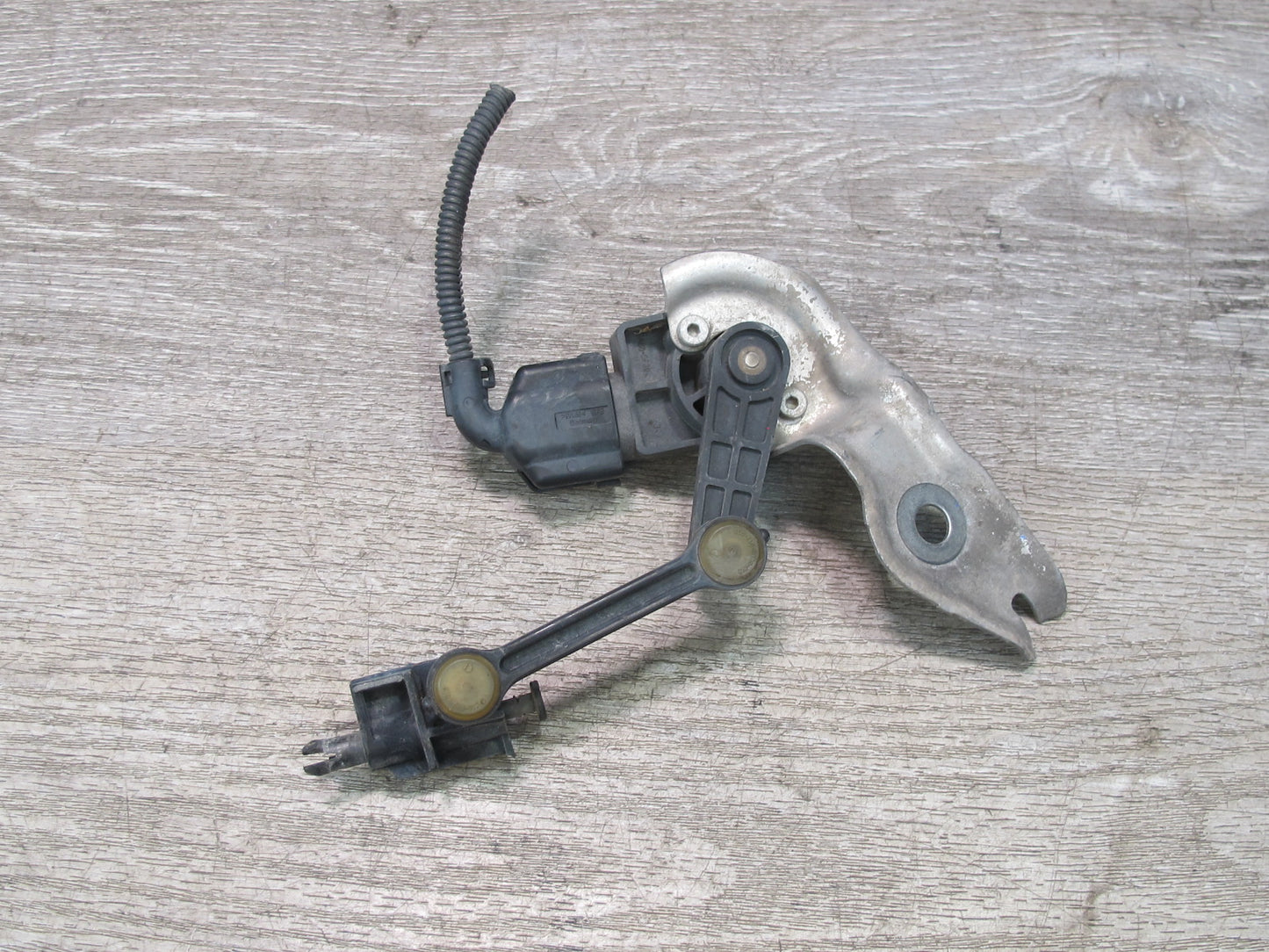 2008-2010 Porsche Cayenne 957 Front Right Suspension Height Level Sensor