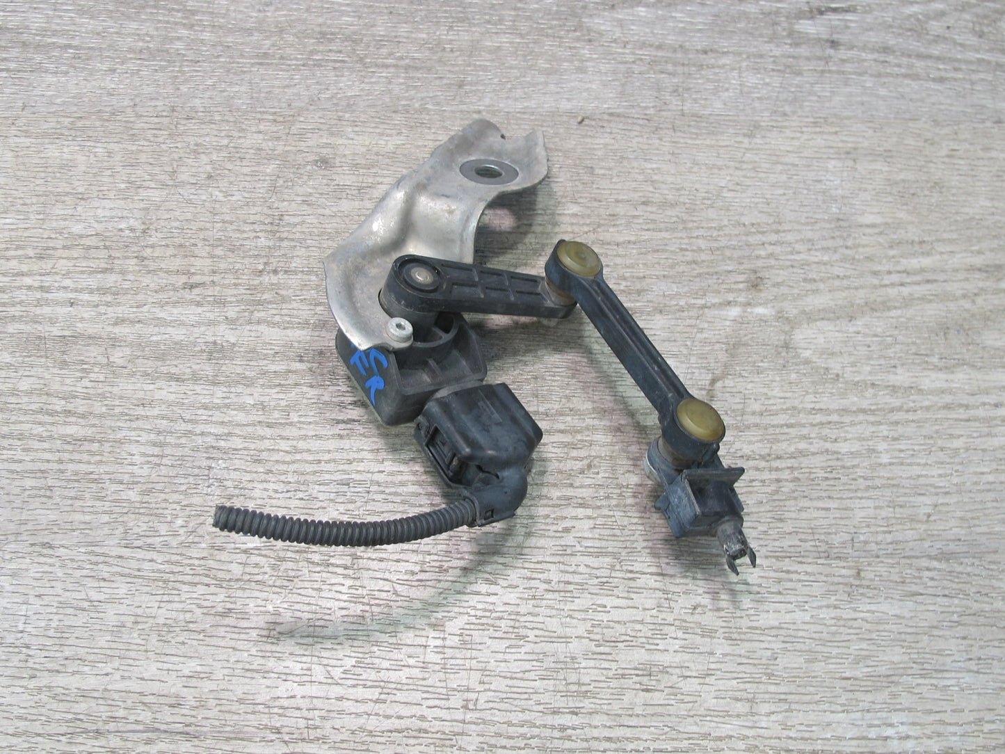 2008-2010 Porsche Cayenne 957 Front Right Suspension Height Level Sensor