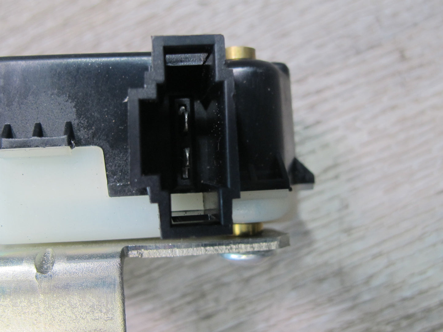 2008-2010 Porsche Cayenne 957 Rear Trunk Window Lock Latch Actuator 7L0827506E