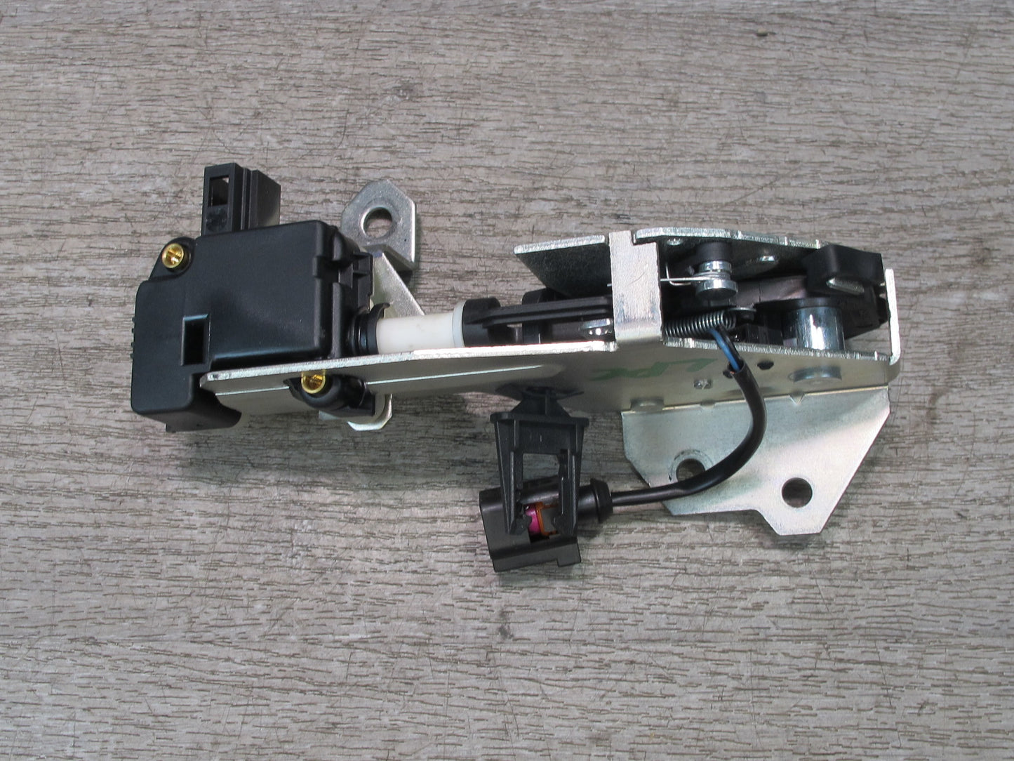 2008-2010 Porsche Cayenne 957 Rear Trunk Window Lock Latch Actuator 7L0827506E