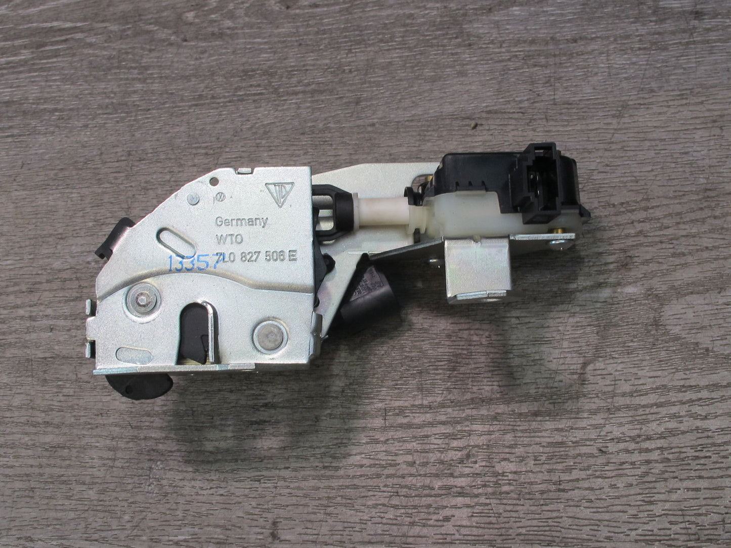 2008-2010 Porsche Cayenne 957 Rear Trunk Window Lock Latch Actuator 7L0827506E