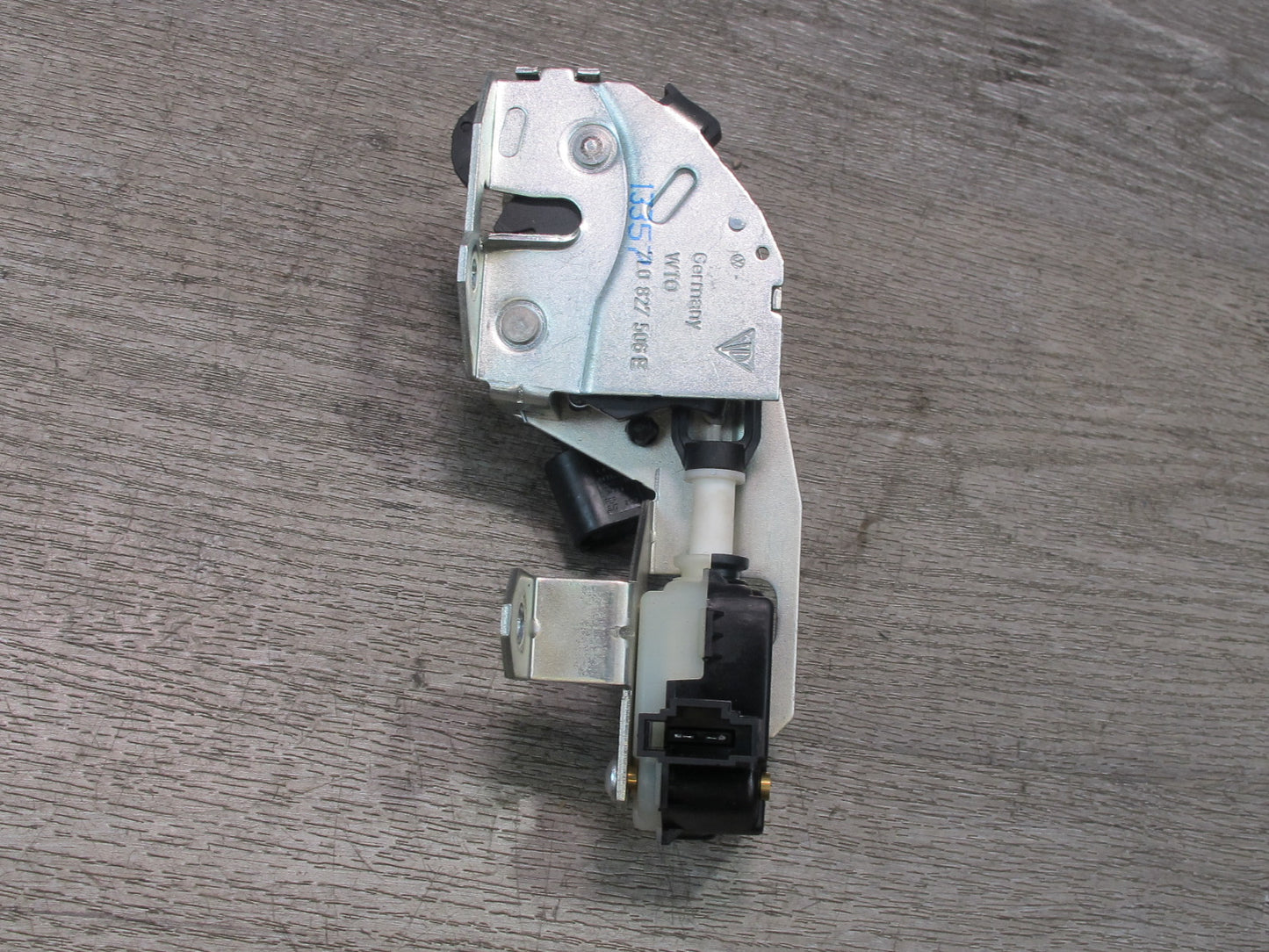 2008-2010 Porsche Cayenne 957 Rear Trunk Window Lock Latch Actuator 7L0827506E